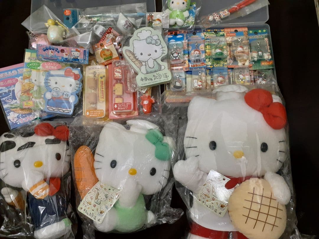 食べ物テーマ　キティ　ぬいぐるみ　メモ　等　サンリオ 楽天市場】ハローキティ キャラクター形メモ : サンリオオンラインショップ