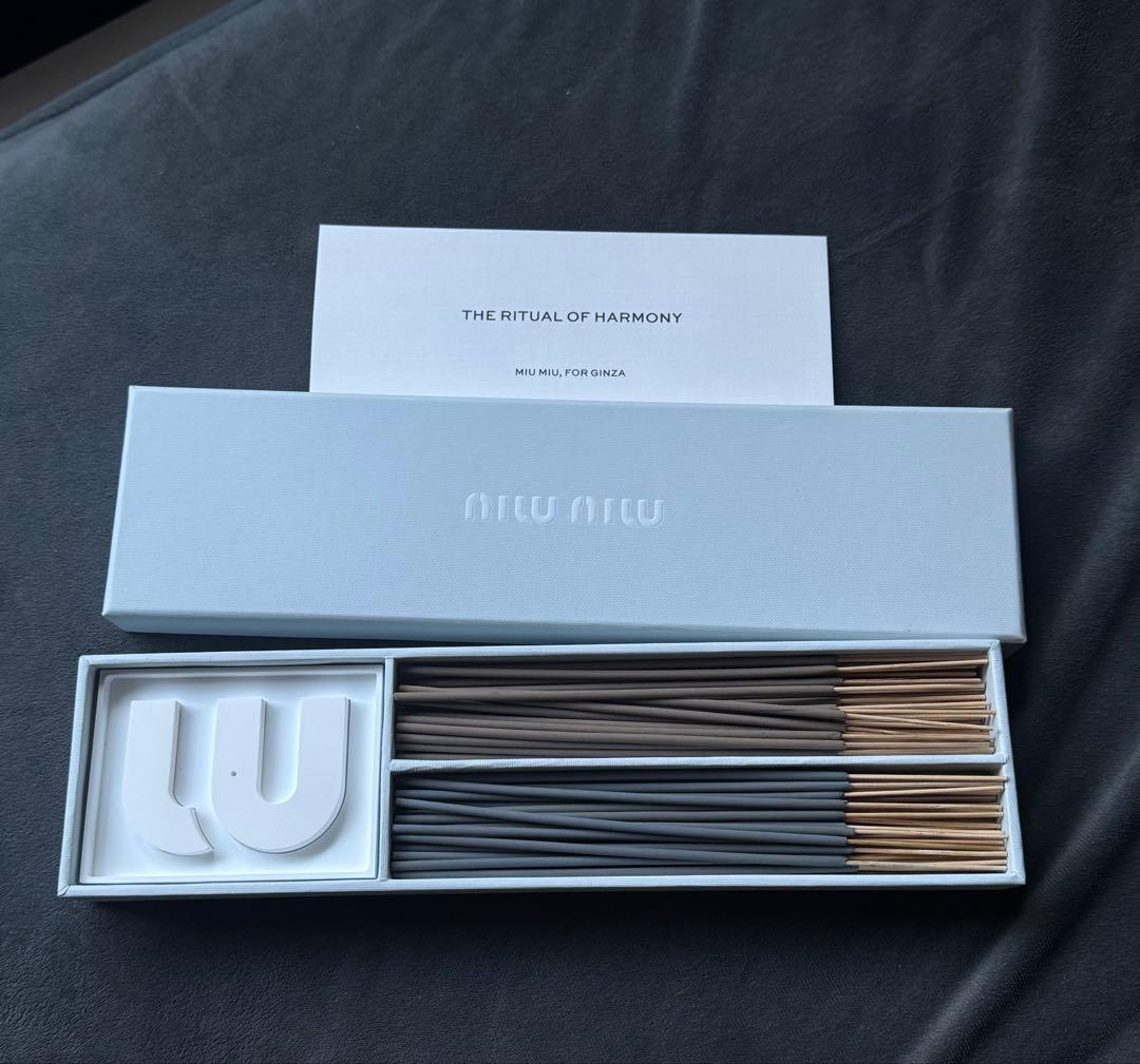 新品未使用　miumiu お香立てセット ミュウミュウ ミニミュウ セット」ミニサイズのフレグランスをセットに