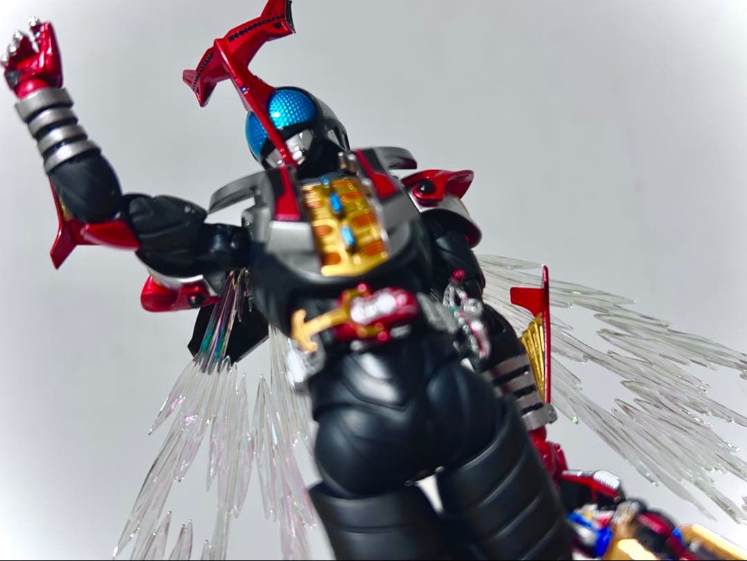 S.H.Figuarts（真骨彫製法）仮面ライダーカブトハイパーフォーム