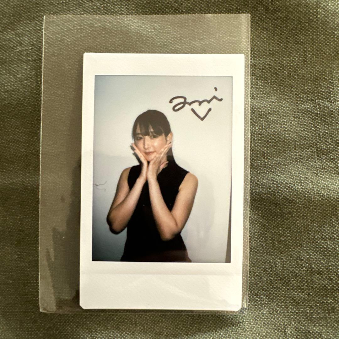山崎あみ 1st写真集 『 Cantabile 』特典サイン入りチェキ - メルカリ