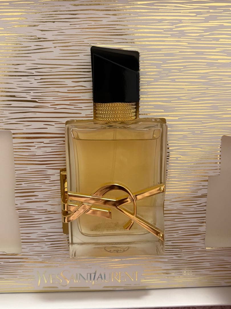 イヴ・サンローラン リブレ オーデパルファム50ml Amazon | イヴサンローラン リブレ オーデパルファム 50ml EDP [並行