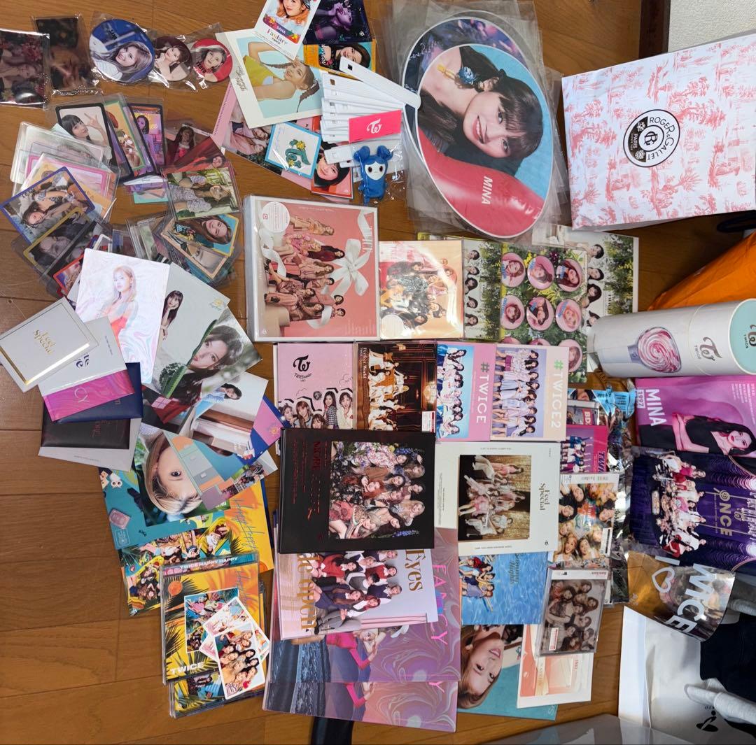 TWICE コレクションセット CD・グッズ多数 TWICEグッズ フォト カード 55枚 セット トレカ トゥワイス 写真 全員