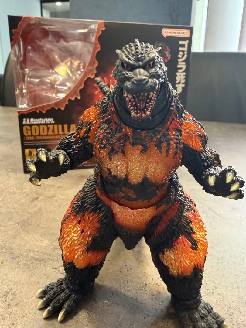 S.H.モンスターアーツ ゴジラ1995 70周年特別記念ver - メルカリ