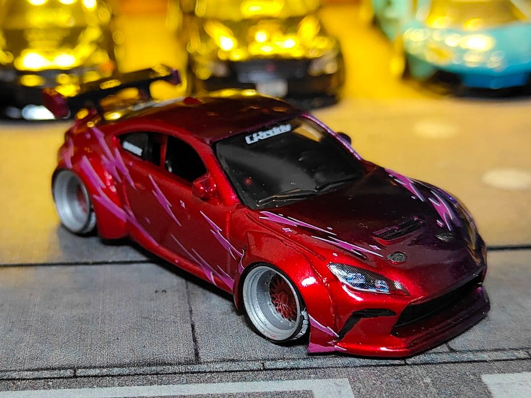 ホットウィールカスタム トヨタ GR86 ドリ車☆赤紫☆深リム☆トミカ