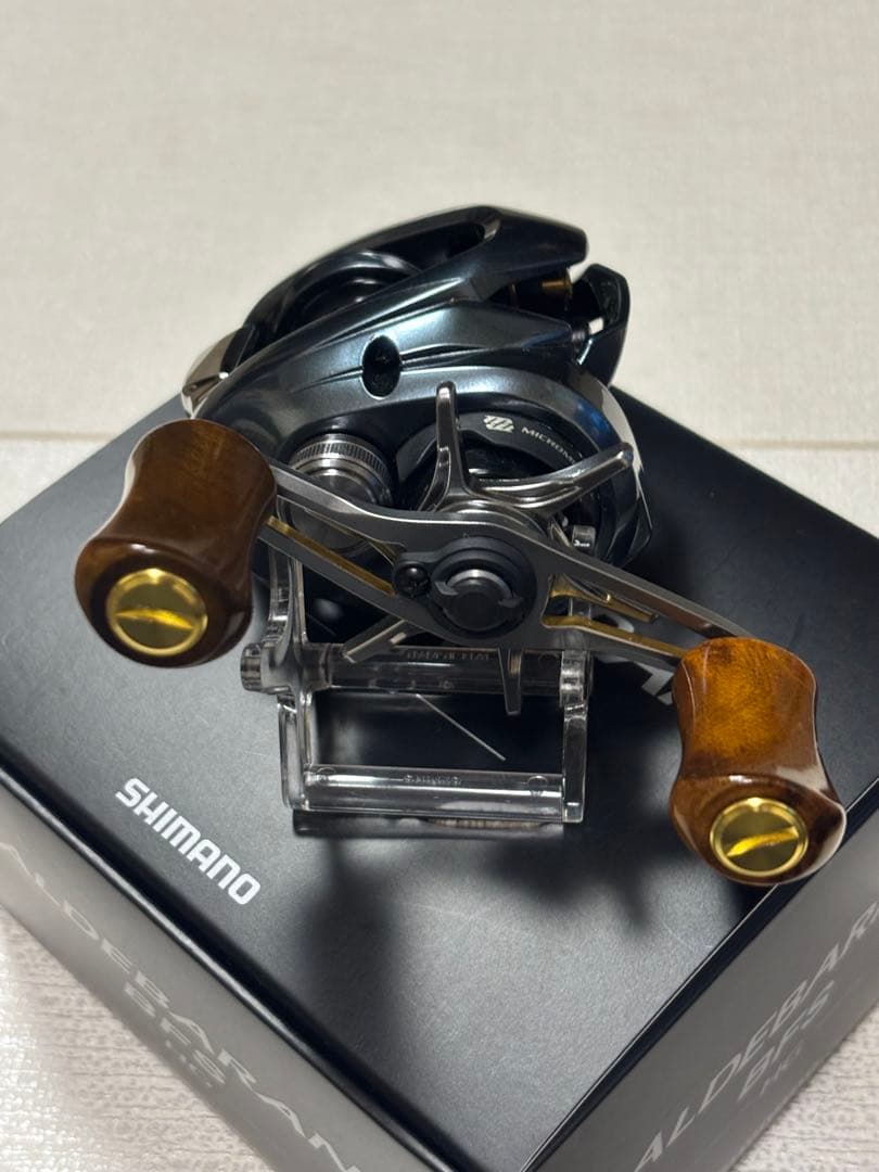 シマノ 22アルデバランBFS HG アベイルスプール付 ハンドルウッドノブ