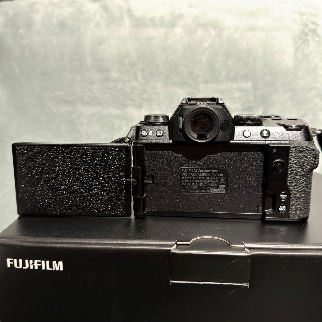 美品】FUJIFILM XS10 ボディ 女性使用 液晶フィルム付 付属品完備