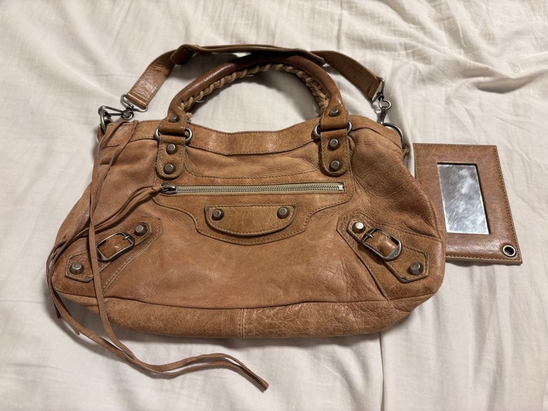 BALENCIAGA FIRST ザ ファースト ベージュ　バレンシアガ 2026年最新】THE FIRST バレンシアガの人気アイテム - メルカリ