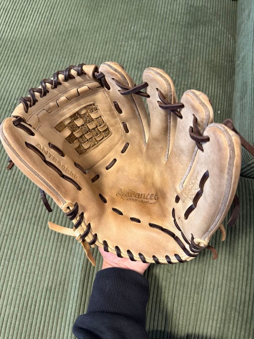 S 軟式グローブ ベージュ 編み込みデザイン
