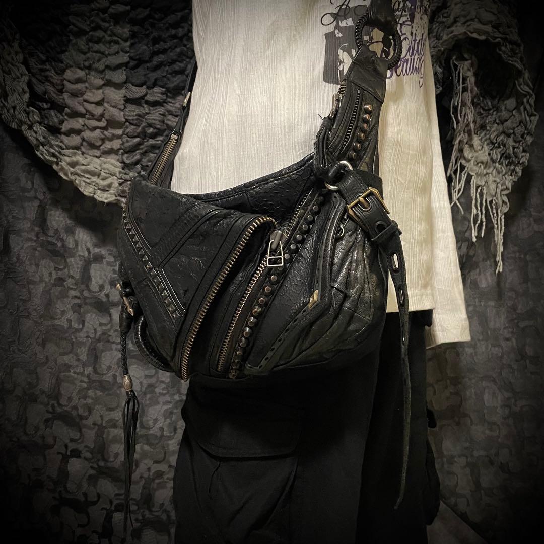 KMRii 初期デザイン アーカイブ レザー スタッズ ショルダーバッグ