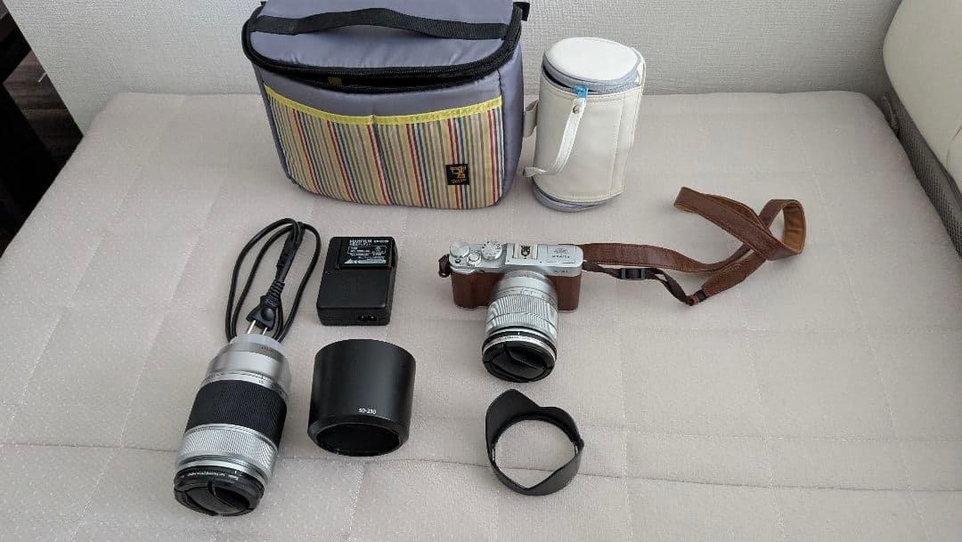 Fujifilm X-A1 ダブルレンズキット 富士フイルム FUJIFILM X-A1 ダブルズームレンズキット [レッド] 価格