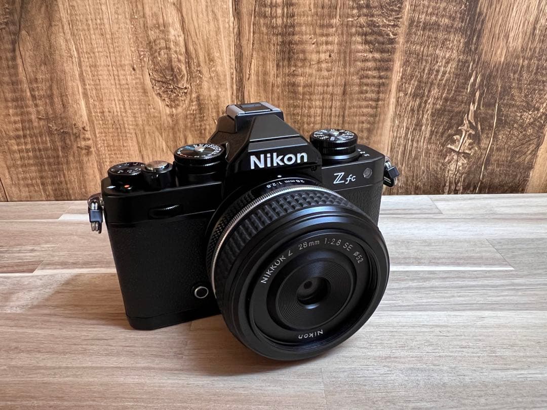 Nikon Zfc black Z28mm F2.8 SEレンズキットおまけ付き ニコン Z fc 28mm f/2.8 Special Edition キット [ブラック] 価格比較