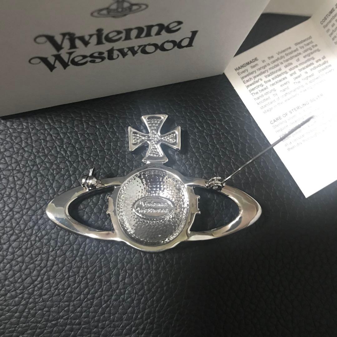 Vivienne Westwood クリスタルブローチ - メルカリ