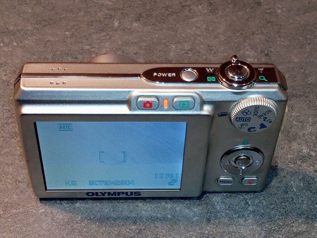 OLYMPUS】コンデジ FE-220D シルバー