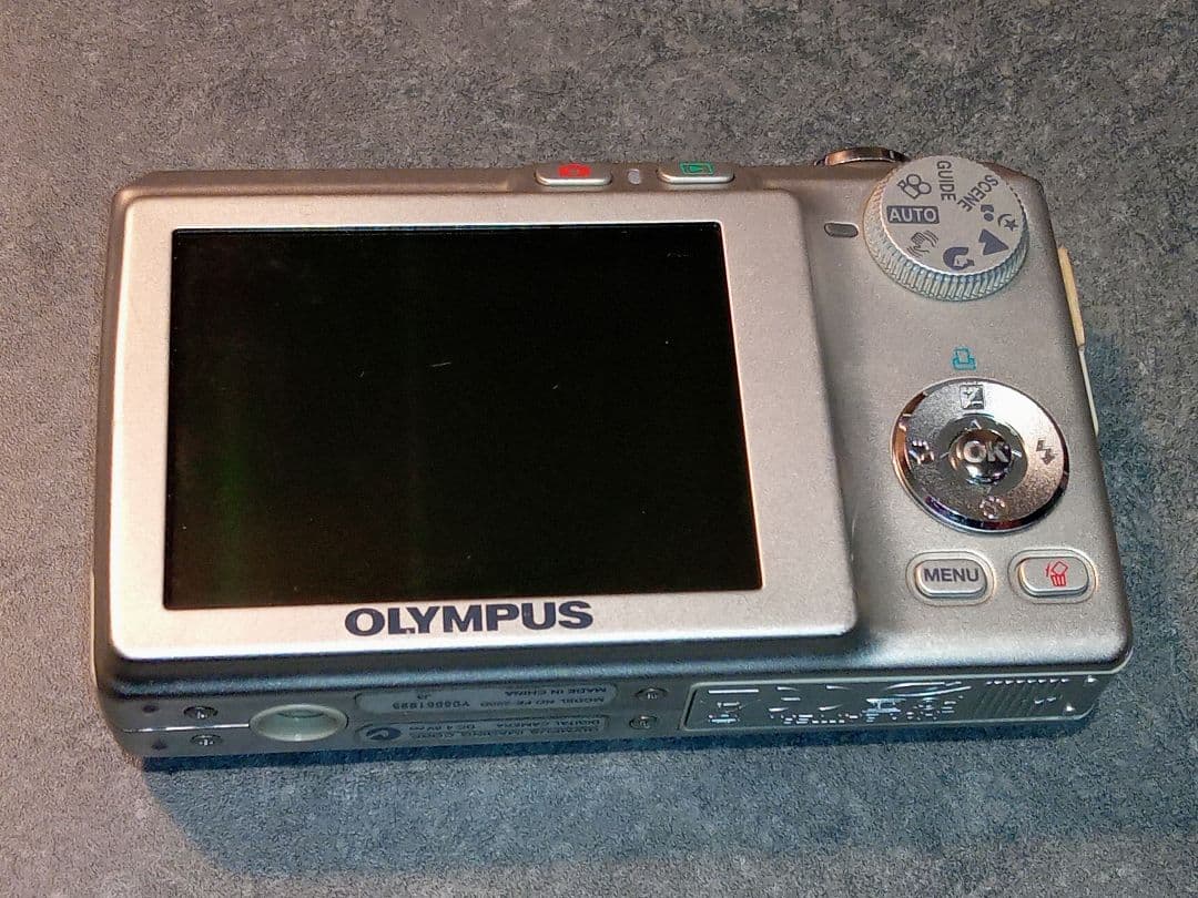 OLYMPUS】コンデジ FE-220D シルバー
