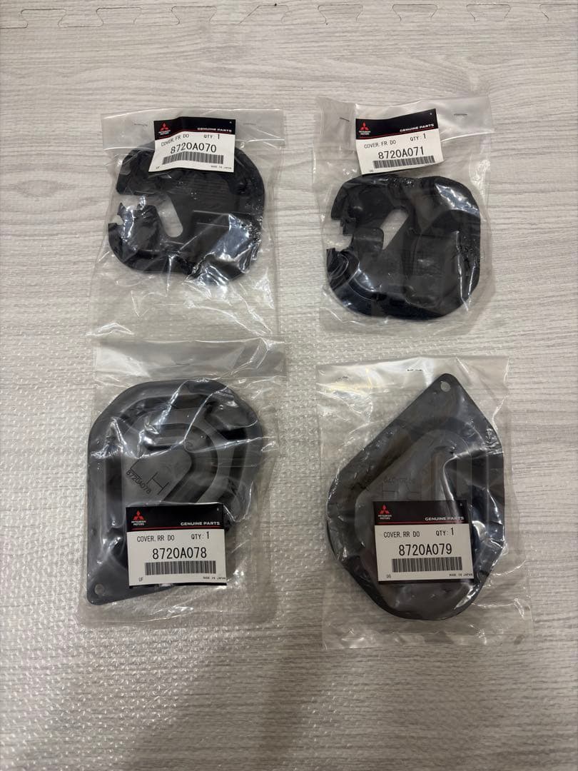 【新品・未使用】三菱純正部品　ロックフォード遮蔽板（サービスホールカバー） い*読様 三菱純正 デリカD5 ロックフォード遮蔽板フルセット ビス付き