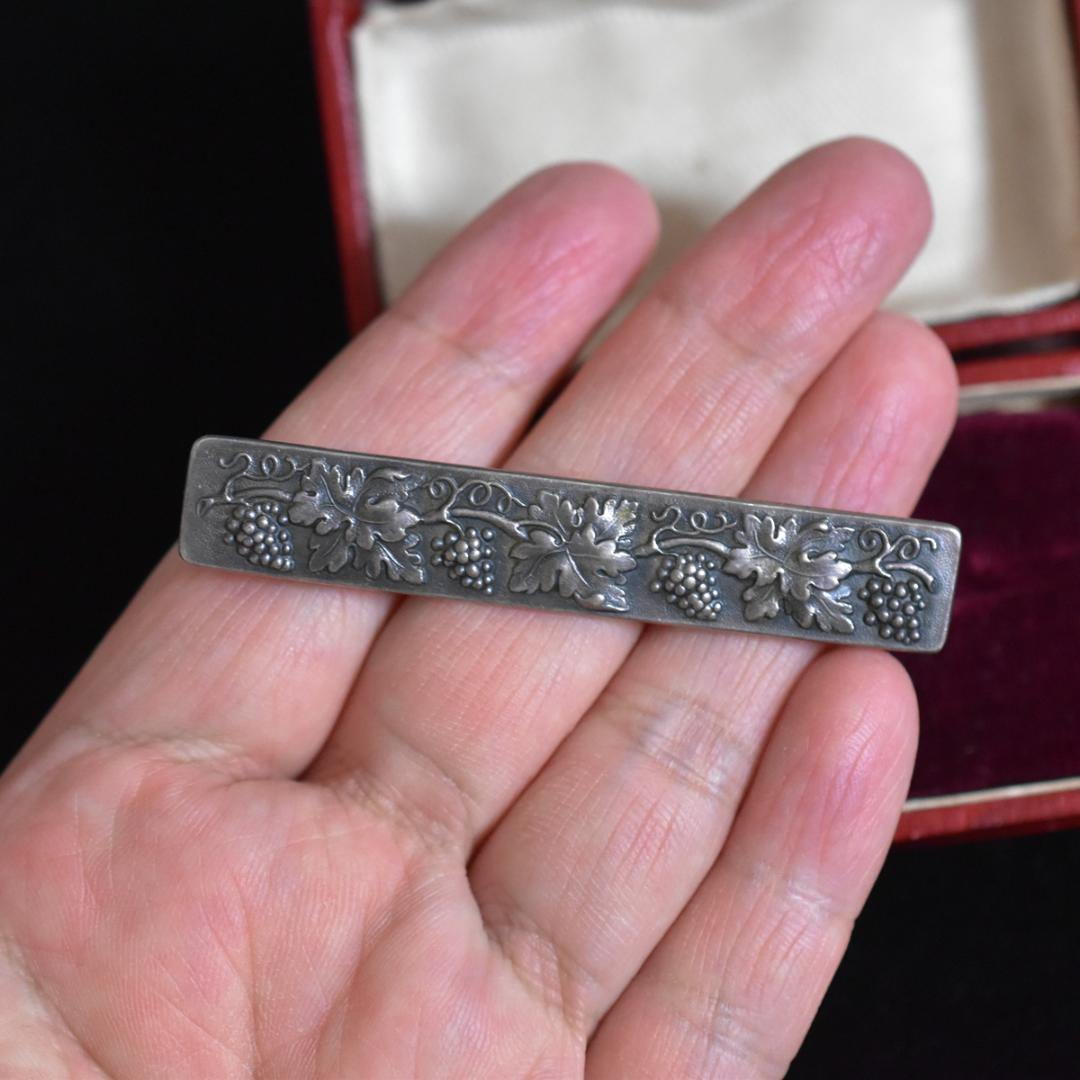 ドイツ製アンティーク 銀製 ぶどうのブローチ 葡萄 - メルカリ