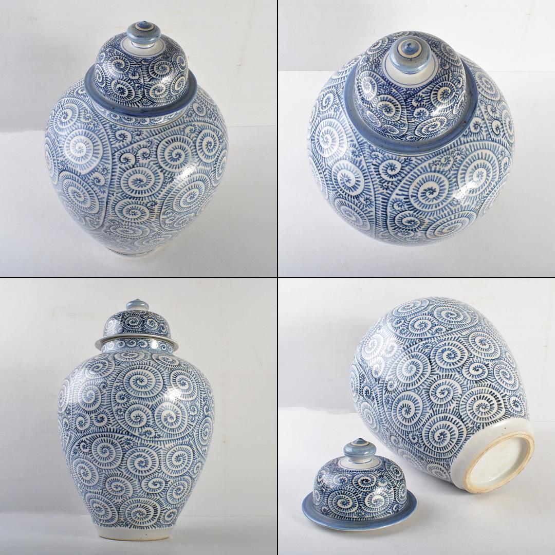 伊万里焼 古伊万里 染付 蛸唐草文 沈香壷 蓋物 飾壷 C 6047C - メルカリ