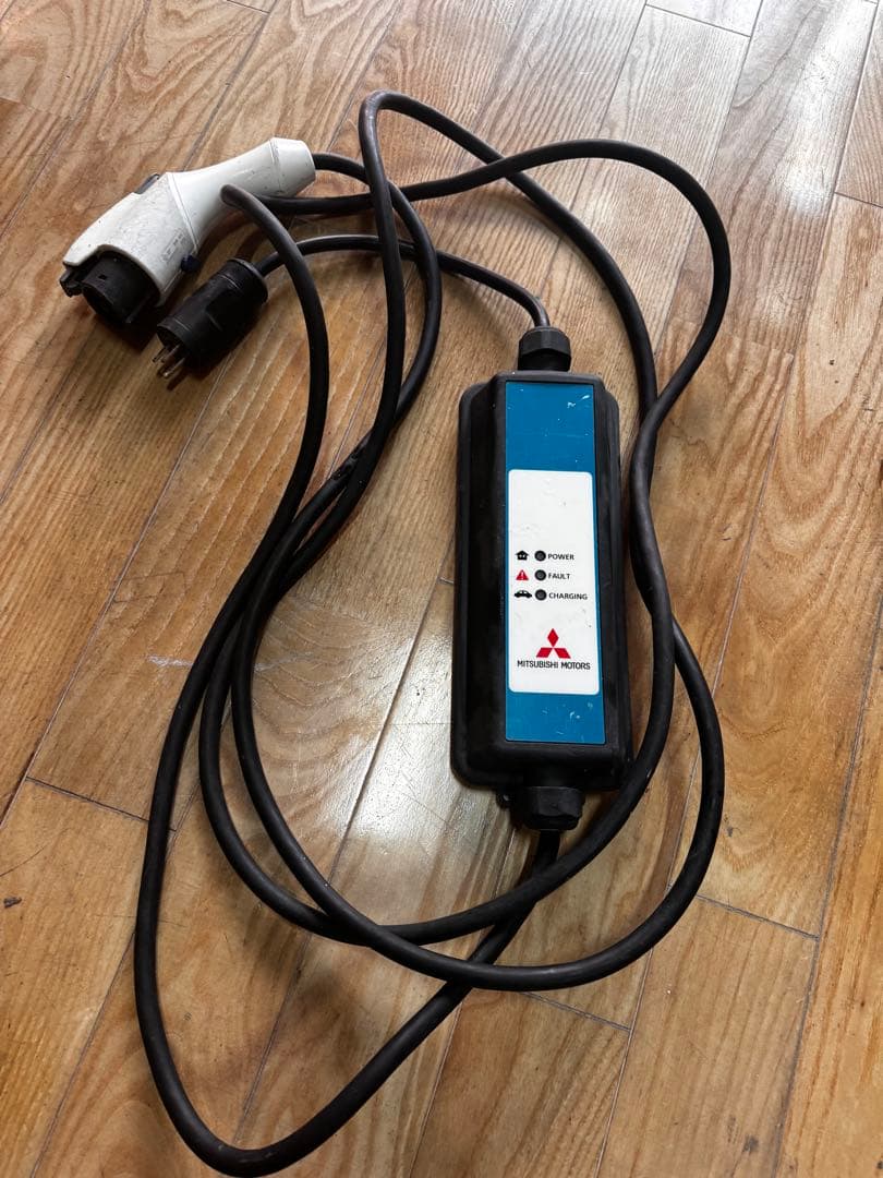 充電ケーブル 三菱純正 200V 15A 防雨型 - メルカリ