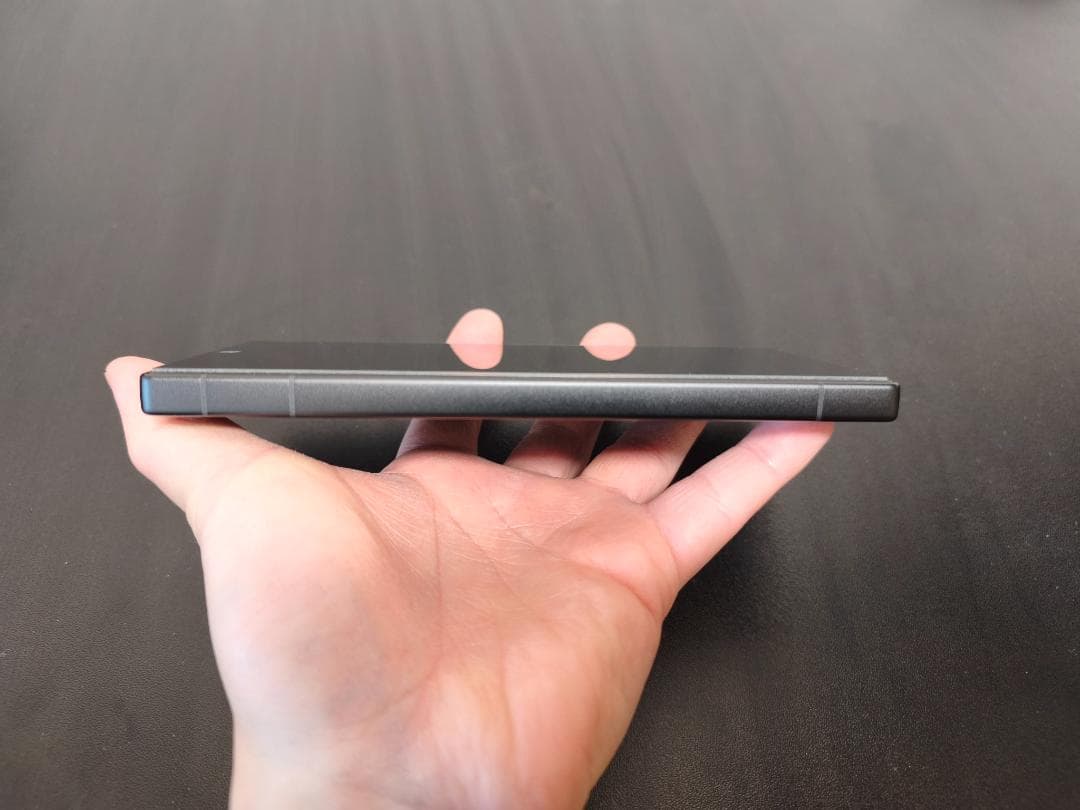 ほぼ新品】AQUOS R10 256GB チャコールブラック【オマケ付き】 - メルカリ