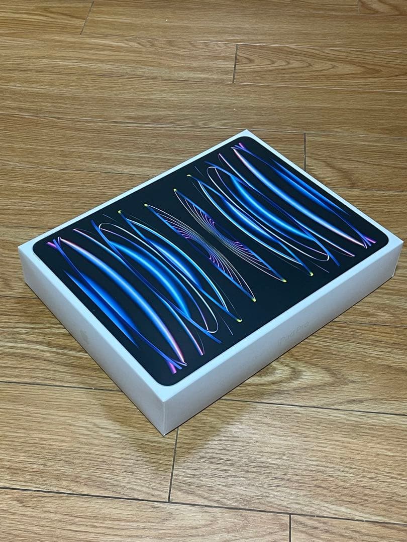 iPadPro 12.9インチ 第6世代　256GB シルバー Wi-Fiモデル Amazon.com : Apple iPad Pro (12.9-inch, Wi-Fi, 256GB) - Silver