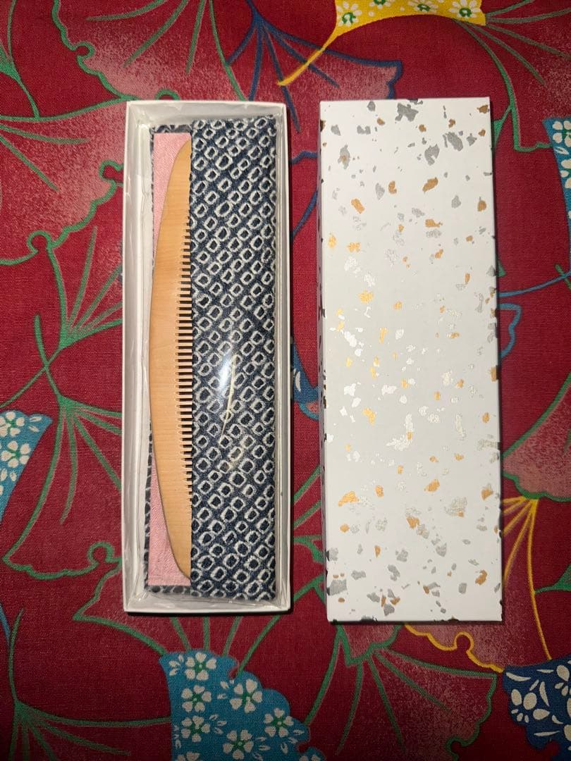 【新品未使用】　木曽伝統工芸品　お六櫛（おろくぐし）　ケース付き　みねばり櫛 木曽伝統工芸品 お六櫛 とかし櫛 ミネバリ 4寸 椿油仕上げ 持ち運びに