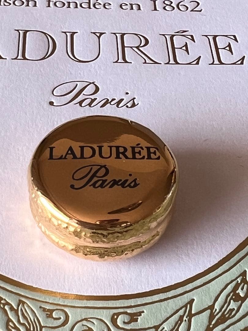 ラデュレとピエールエルメのフェーヴと王冠feve2026オマケ付 - メルカリ