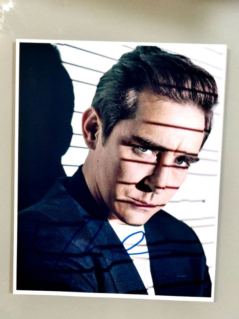 セール中…リー・ペイス直筆サイン入り超大型写真…トワイライト - メルカリ