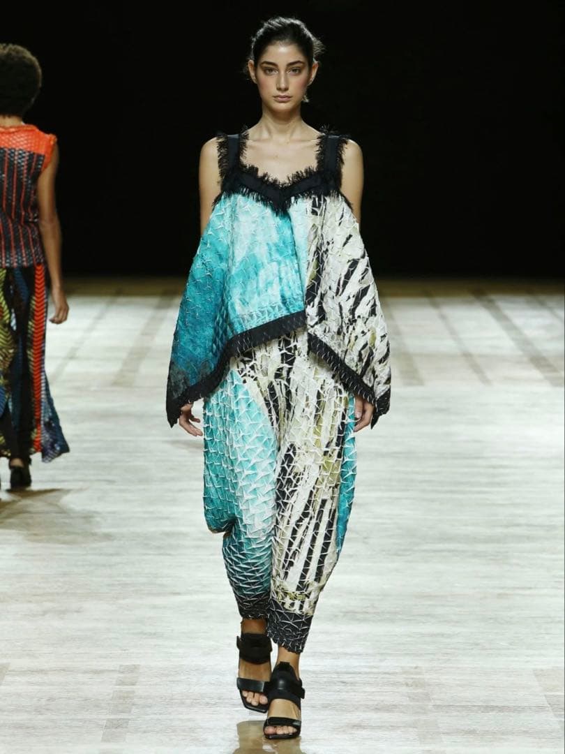 イッセミヤケ ピンクパープル フリル付きキャミソール