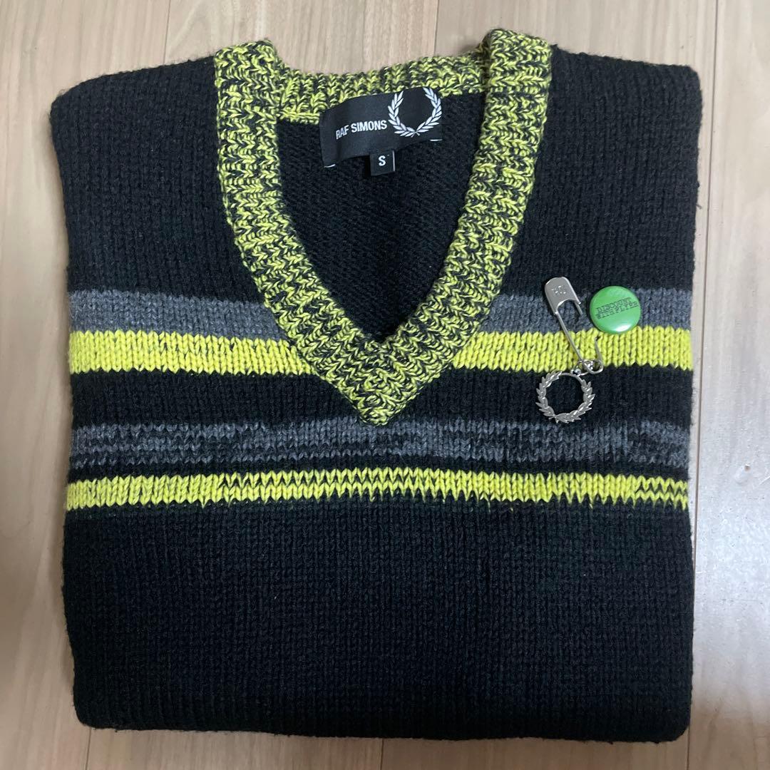 美品ラフシモンズ フレッドペリー ニットベスト コムドットやまと着用