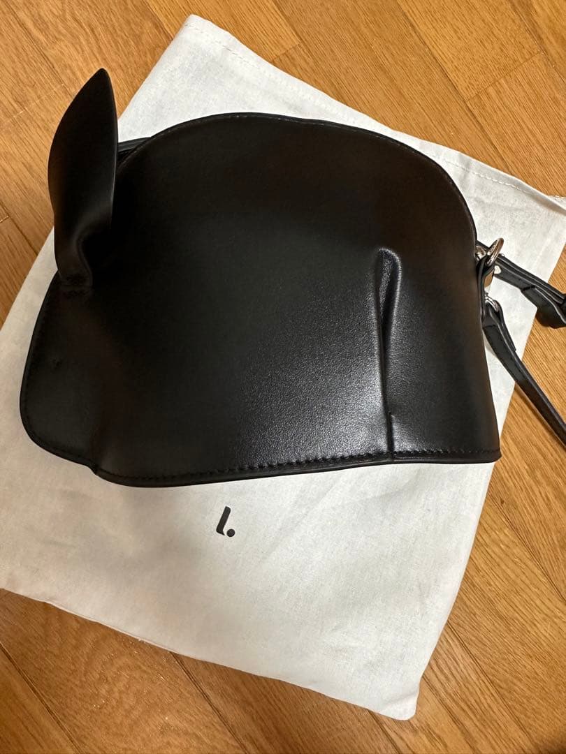 エルドット ウサギ レザー ポーチ ショルダー バッグ 黒 - メルカリ