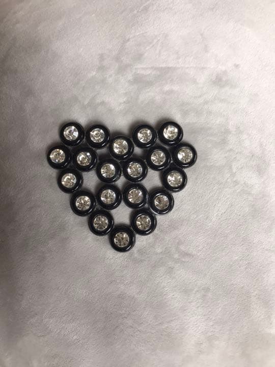 GIORGIO ARMANI ジョルジオ アルマーニ 大ぶりハートブローチ - メルカリ