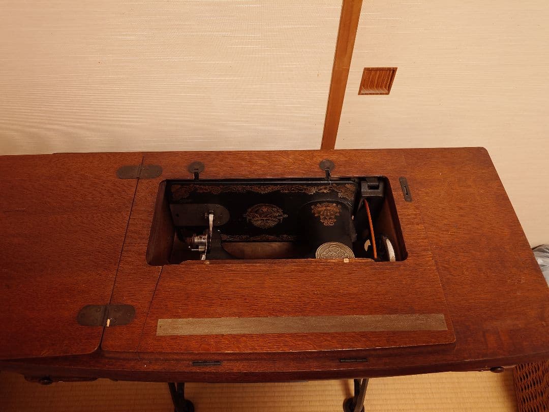 昭和レトロ QUEEN アンティークミシンテーブル