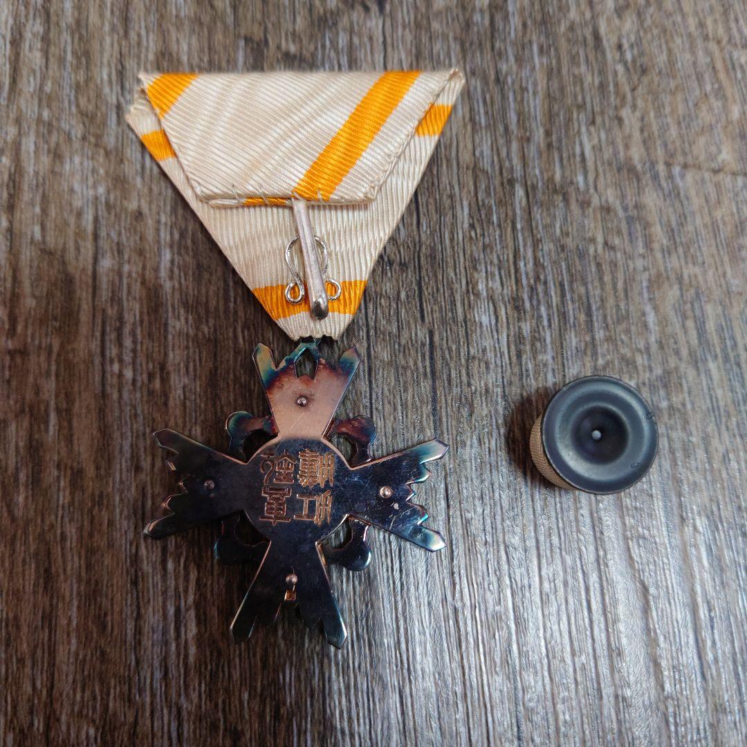 骨董 勲六等瑞宝章 勲章 銀 金張 共箱あり 当時品 - メルカリ