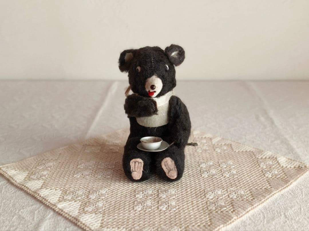 ꒰•̫͡•ོ꒱Chouさま】antique toy ❀ ミルクが好きなクマ