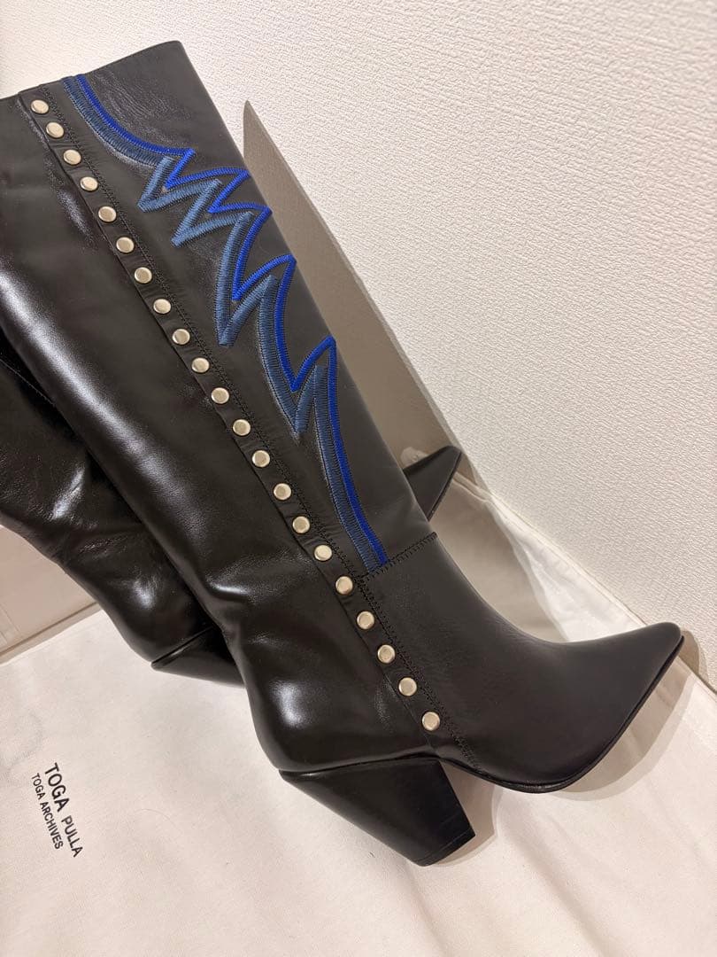 TOGA PULLA トーガ スタッズ シルバーポリッド ブーツ - メルカリ