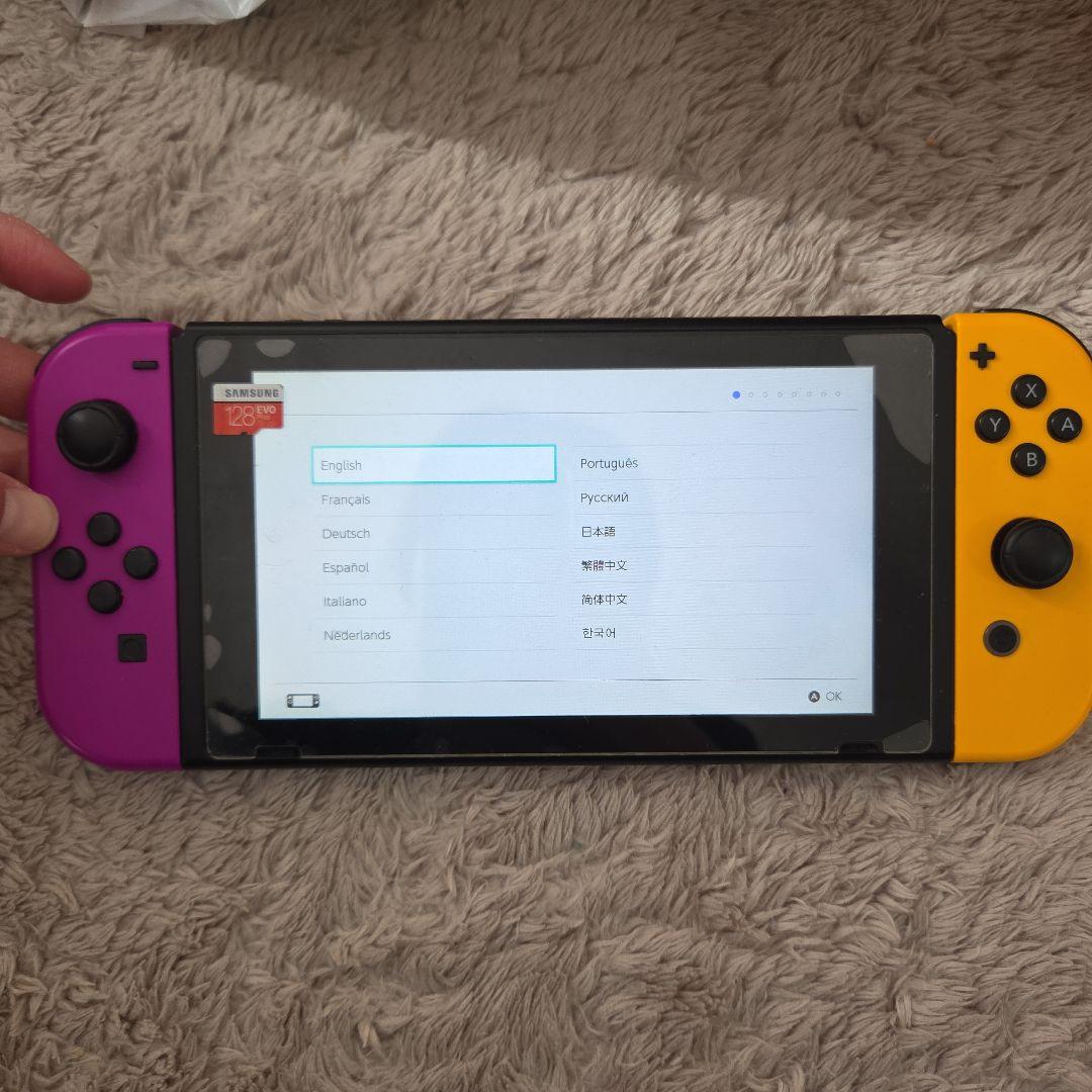 Nintendo Switch 本体 白のジョイコン、マリカーはバラ売りです