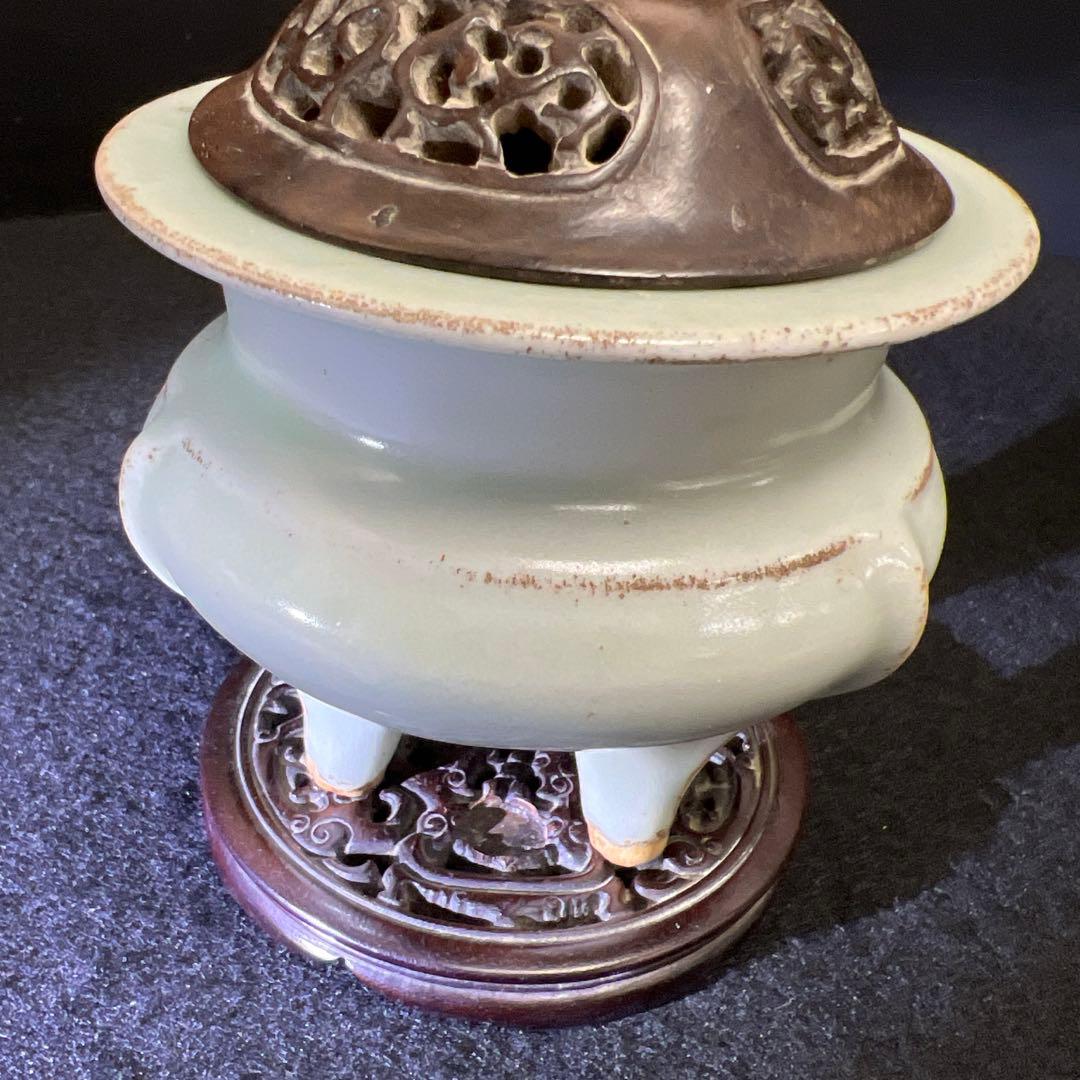 中国明時代 龍泉窯 白砡摘唐木台青磁香炉 木箱付 東Y8-0128☆2Fトカサ