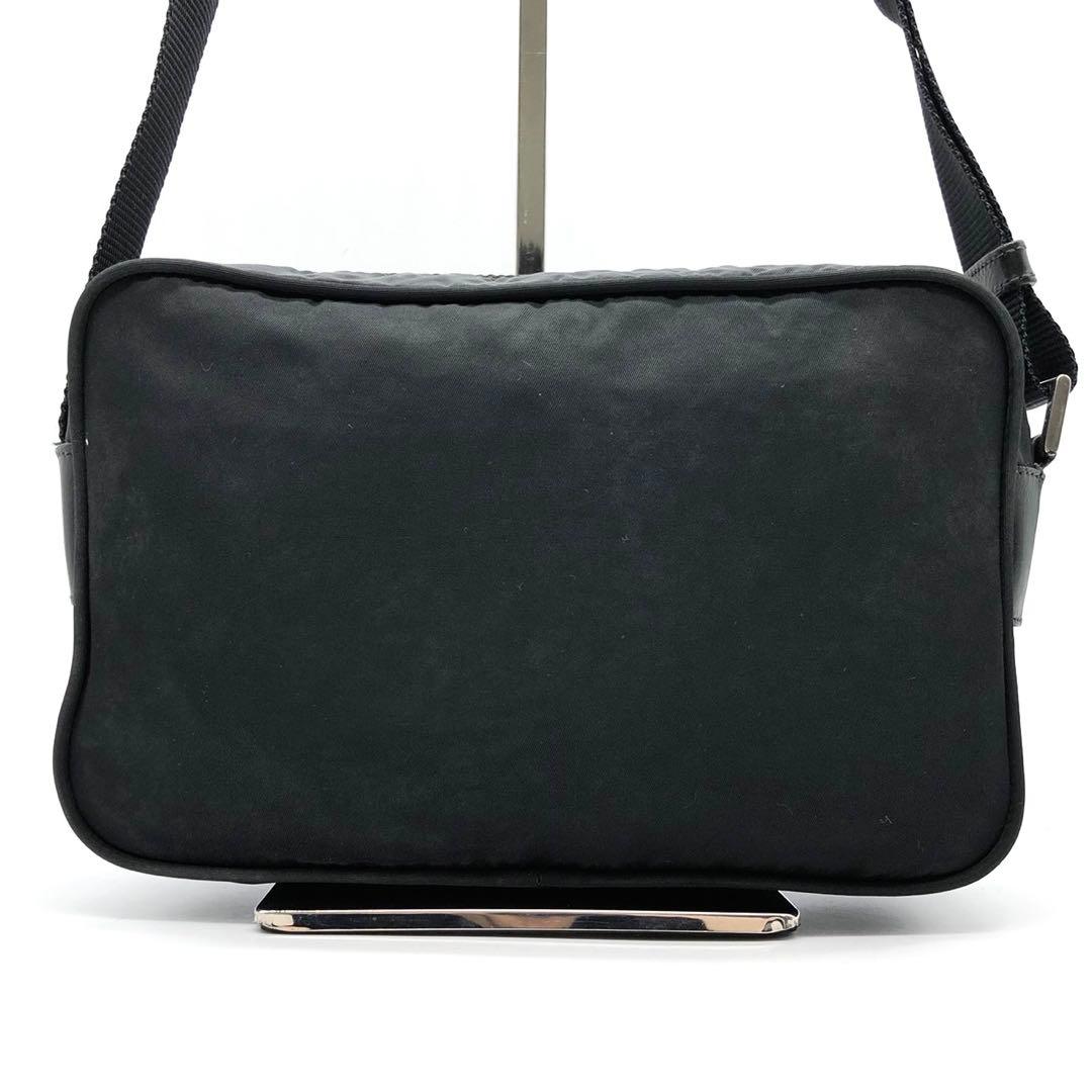 プラダ ショルダーバッグ 三角ロゴプレート シルバー金具 ナイロン