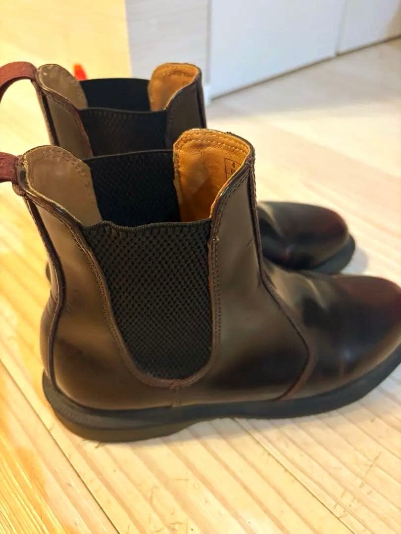 FLORA チェルシーブーツ ダークブラウン