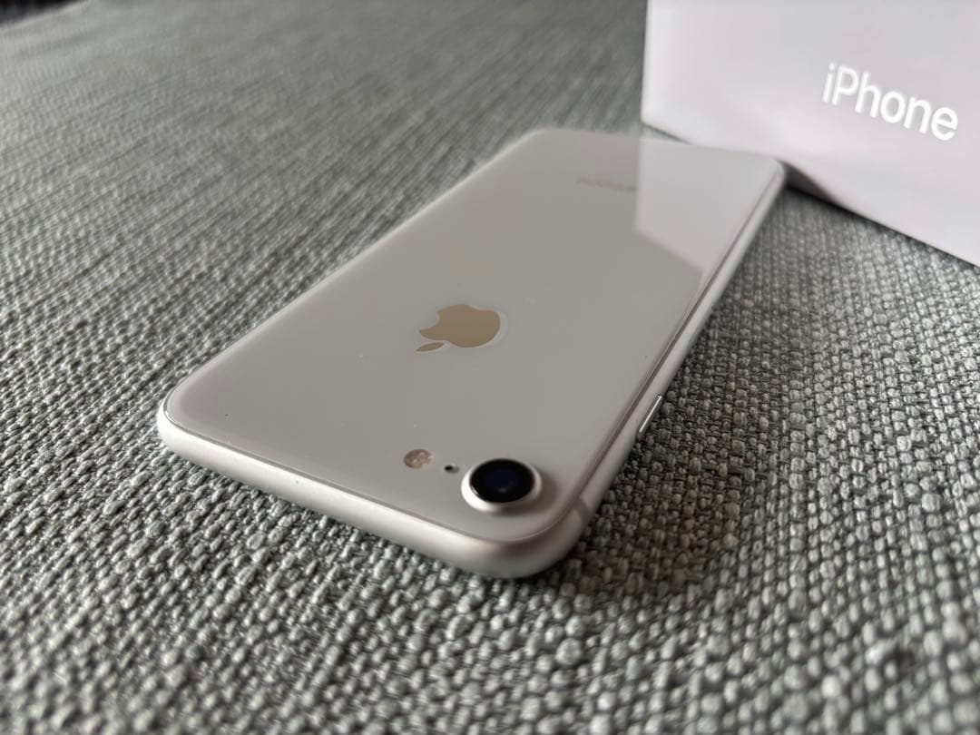 美品 iPhone8 アイフォン8 シルバー 64GB SIMフリー 純正BOXの通販はau