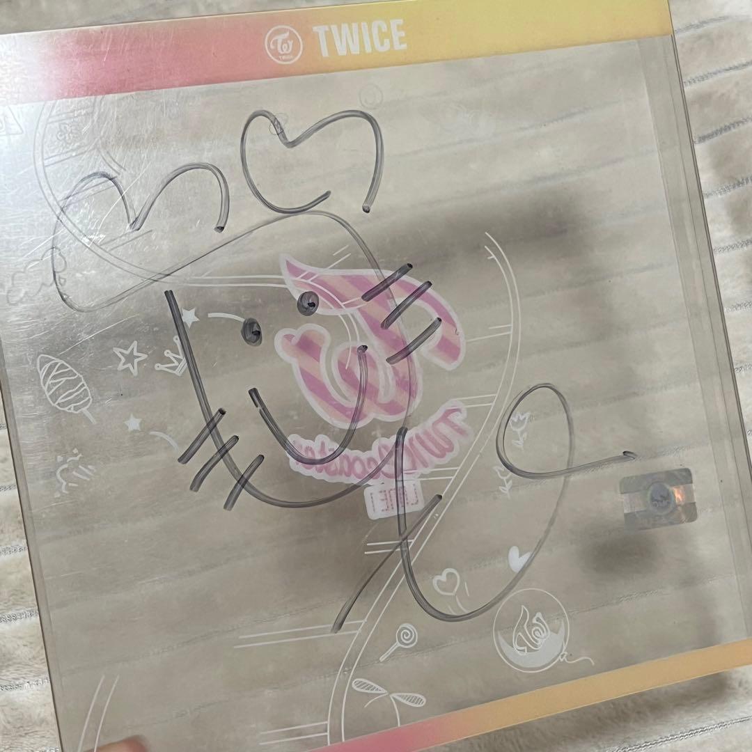 サイン入り】TWICE モモサイン入りアルバム - メルカリ