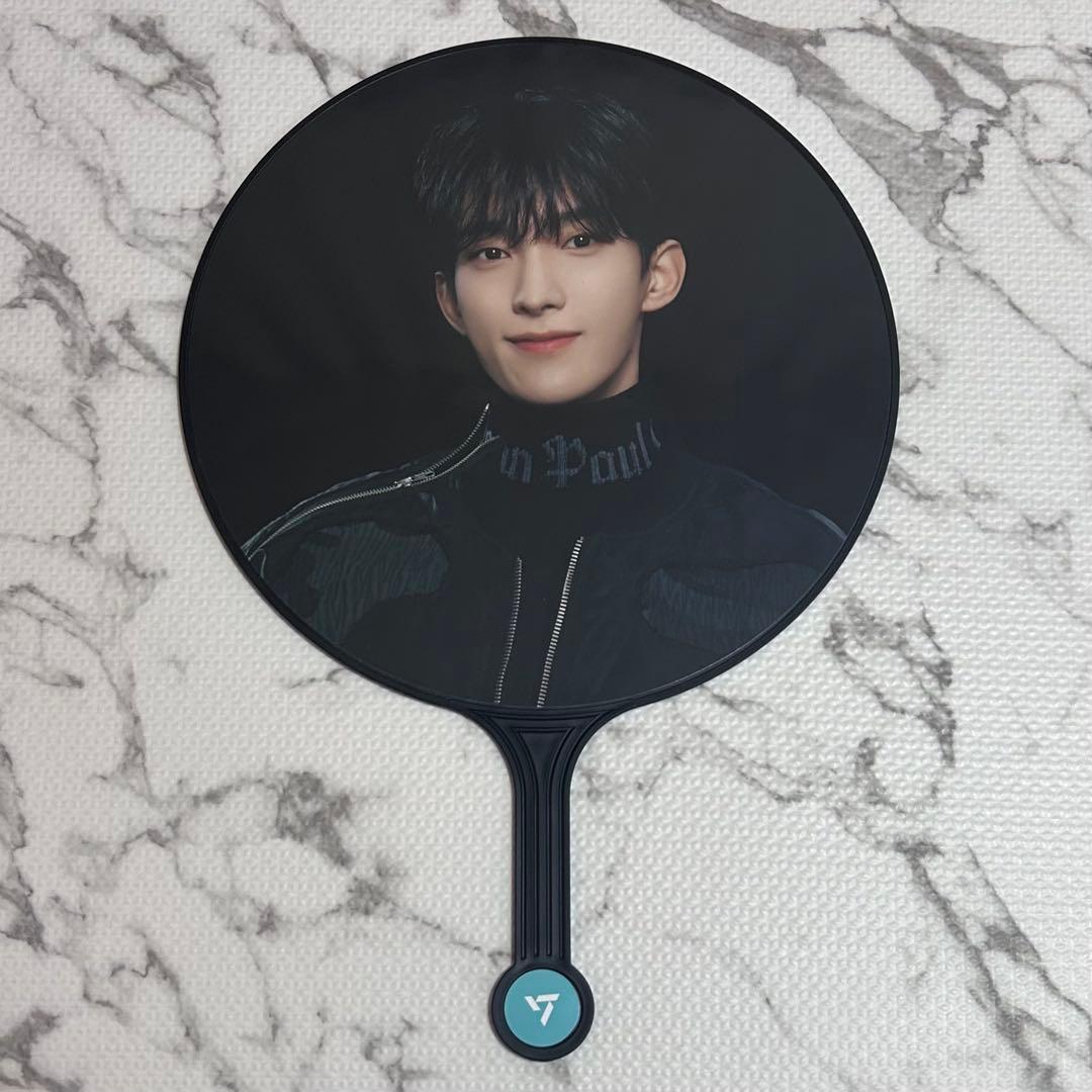 セブチ ドギョム うちわ まとめ売り - メルカリ