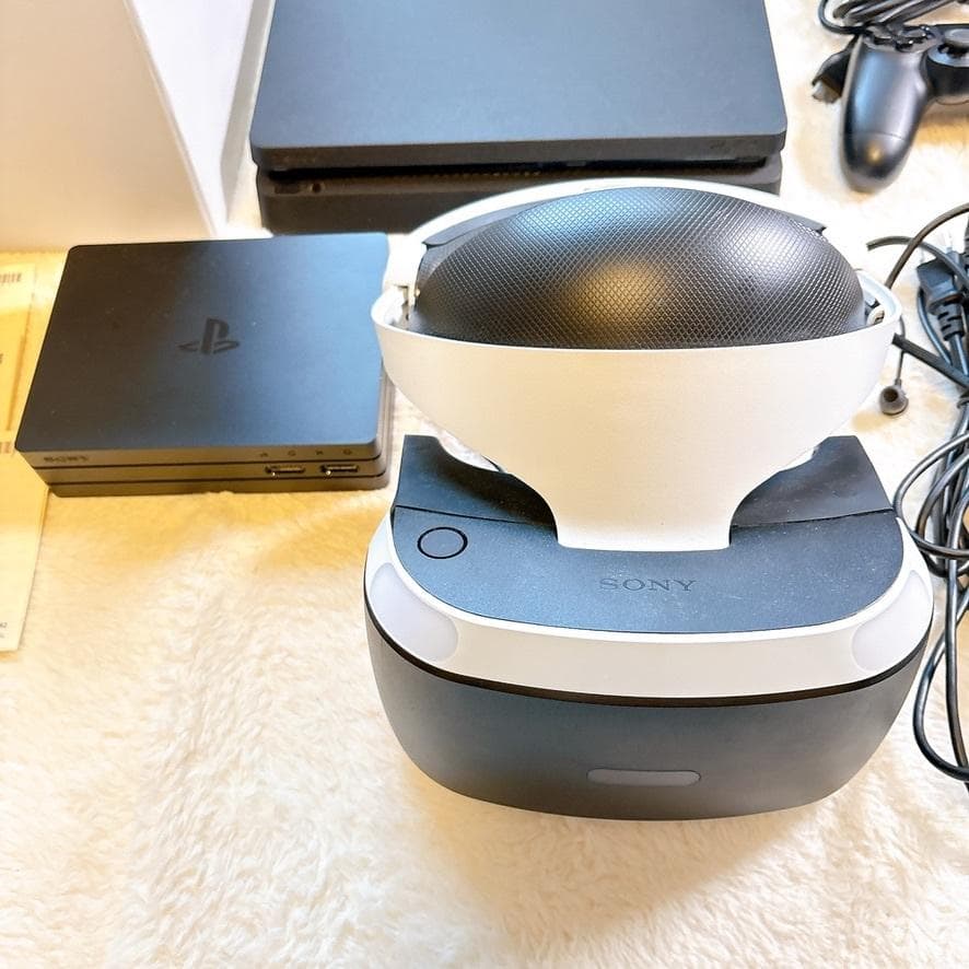 箱付き動作確認清掃済みPS4本体すぐ遊べるセットCUH-2200A+PSVR①