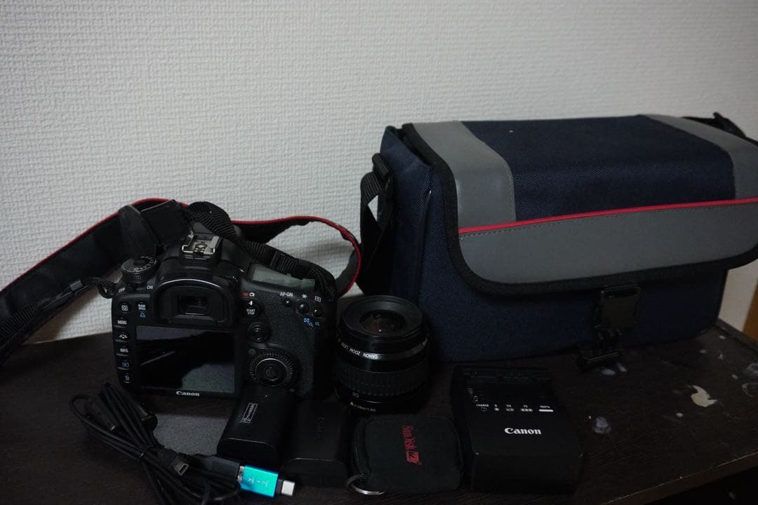 Canon 一眼レフカメラ EOS 7D 標準レンズ付き CANON EOS 7D ボディ 価格比較 - 価格.com