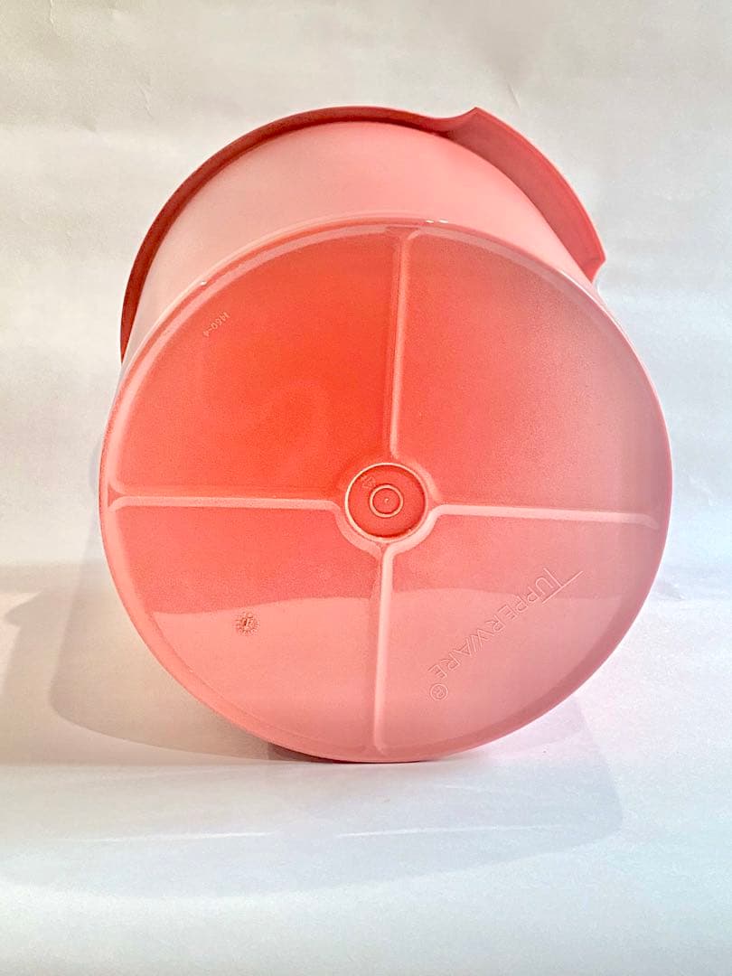 タッパーウェア マキシデコレーター 5.5ℓ 保存容器 蓋付き - メルカリ