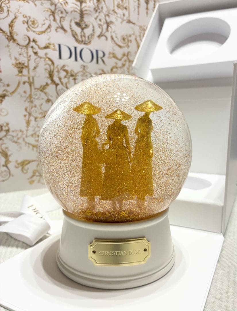 非売品/新品】DIOR スノードーム 2025 - メルカリ