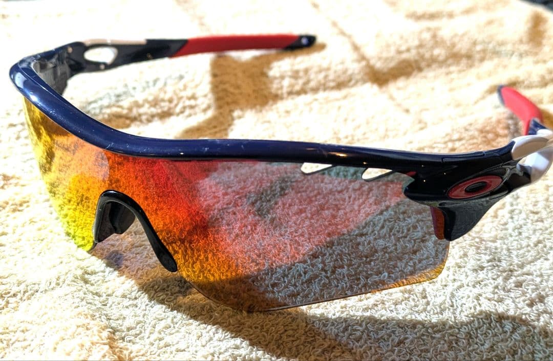 オークリー レーダーロックパス 埼玉西武ライオンズ レンズはレッド
