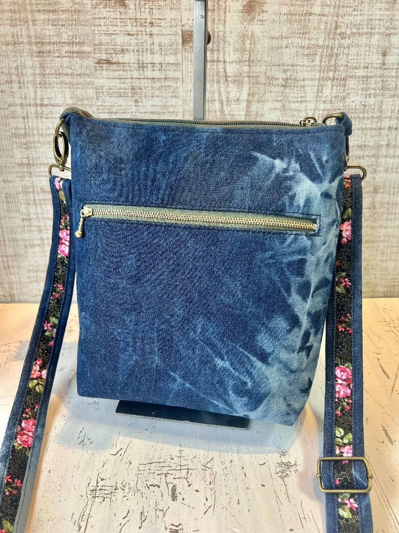 ロラライハリス♡ダークブルーWデニム♡刺繍のショルダーバッグ