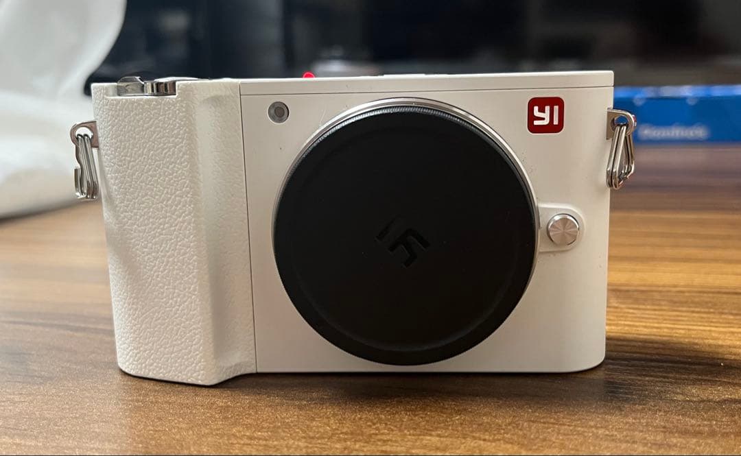 【本体未使用】YI M1 ミラーレス + 42.5mm f/1.8 レンズセット