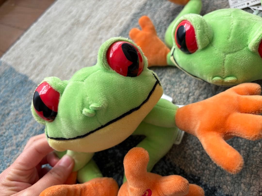 レインフォレスト カフェ カエル ぬいぐるみ2体セット - メルカリ